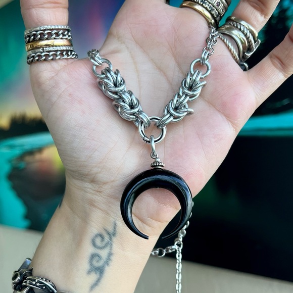 Handmade maille necklace up side down black horns crescent moon lunula boho goth - Picture 10 of 13